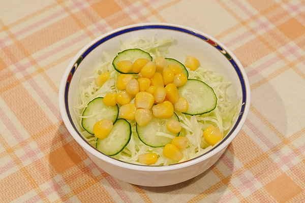 サラダ(サウザンドレッシング)(150円)